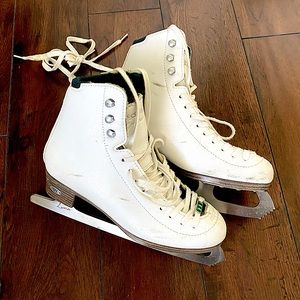 Size 6 Riedell Emerald Women’s Skates